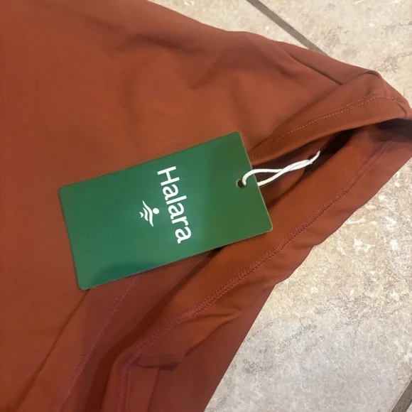 New with tags Hella short sleeve backless crisscross dress. Midi length size xl - Picture 4 of 8